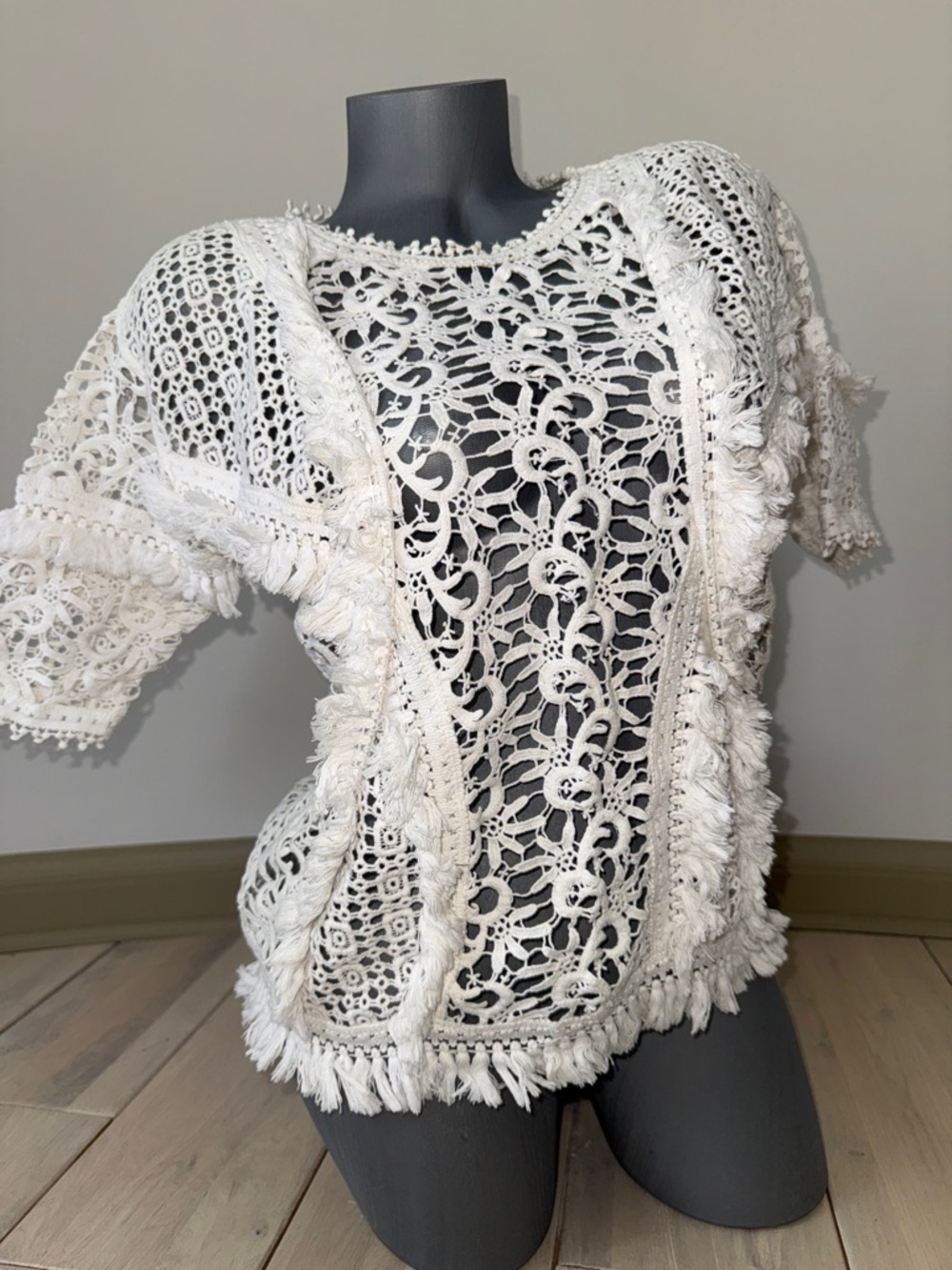 Baraschi Boho Crochet Fringe woman’s White Top XS